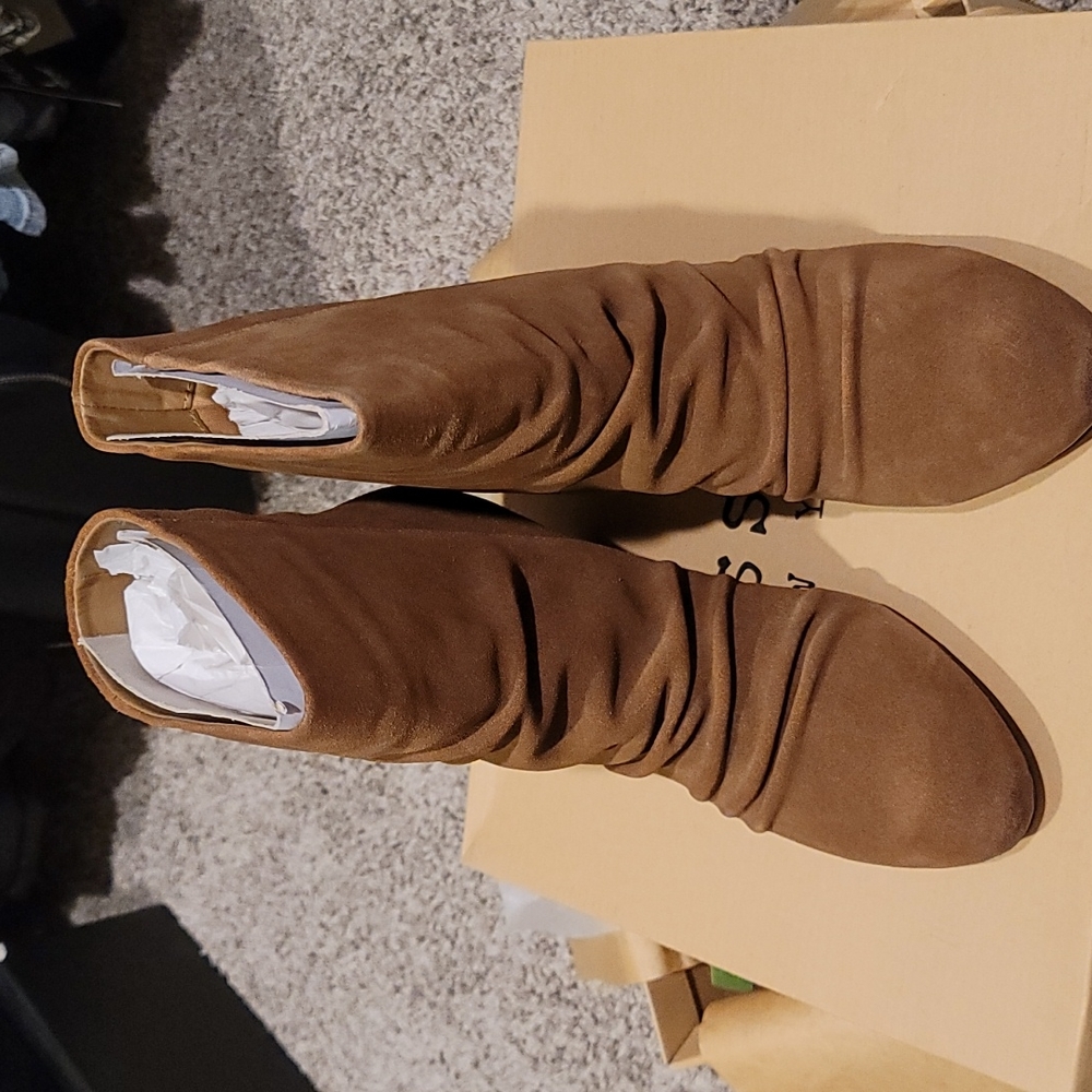 US10 Suede Booties